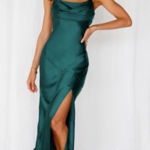 Hello molly lychee martini midi dress in forest green size S or US 4.